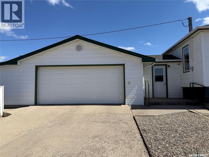 Property Photo:  737 Third Street  SK S4A 0P7 