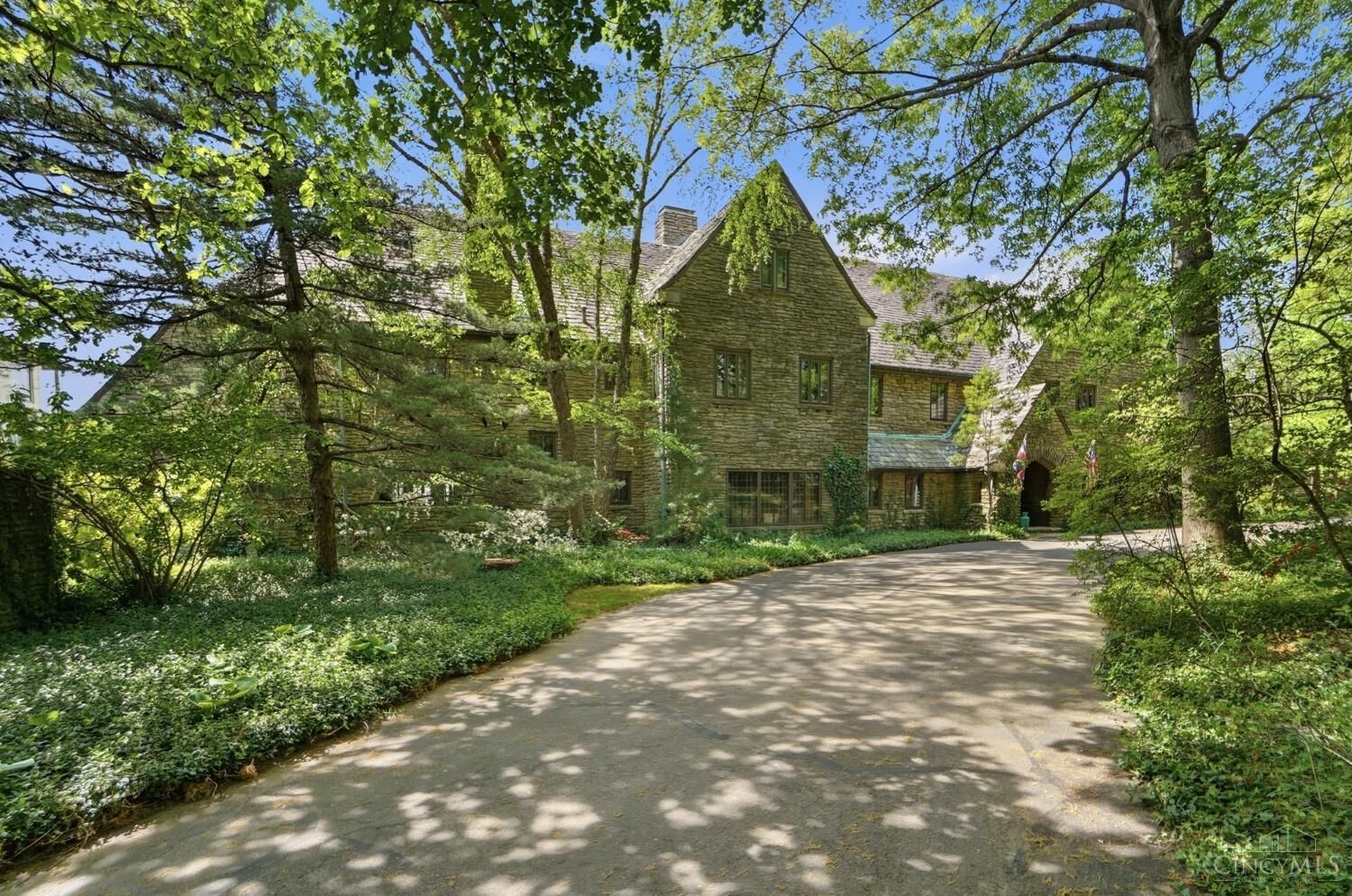Property Photo:  4 Grandin Lane  OH 45208 
