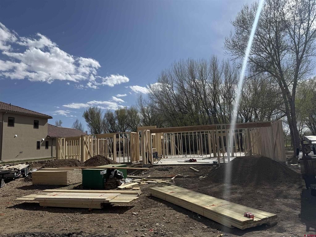 Property Photo:  606 Cottonwood Drive  CO 81101 