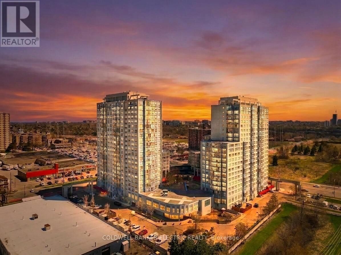 Property Photo:  2550 Lawrence Avenue East 815  ON M1P 4Z3 