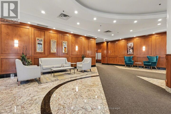 Property Photo:  242 Rideau Street 1809  ON K1N 0B7 
