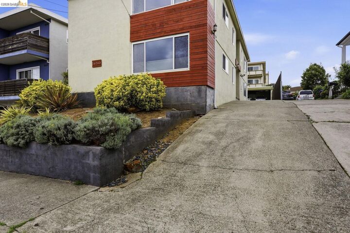 Property Photo:  2450 Palmetto St 4  CA 94602 