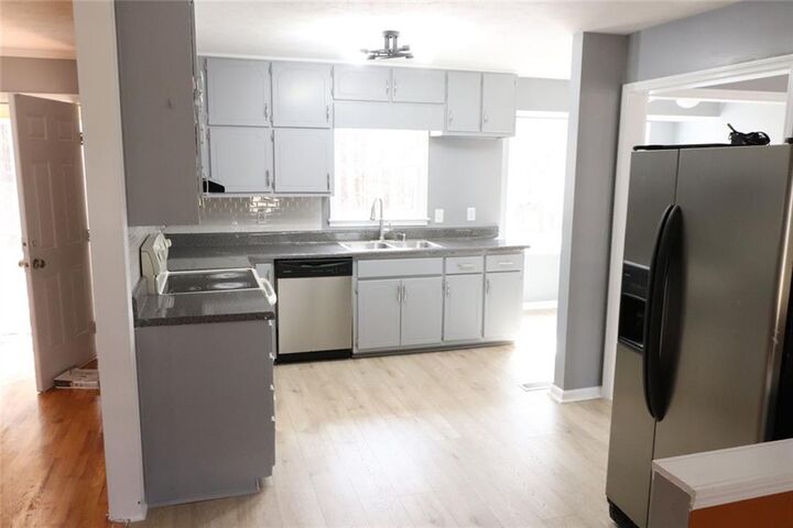 Property Photo:  