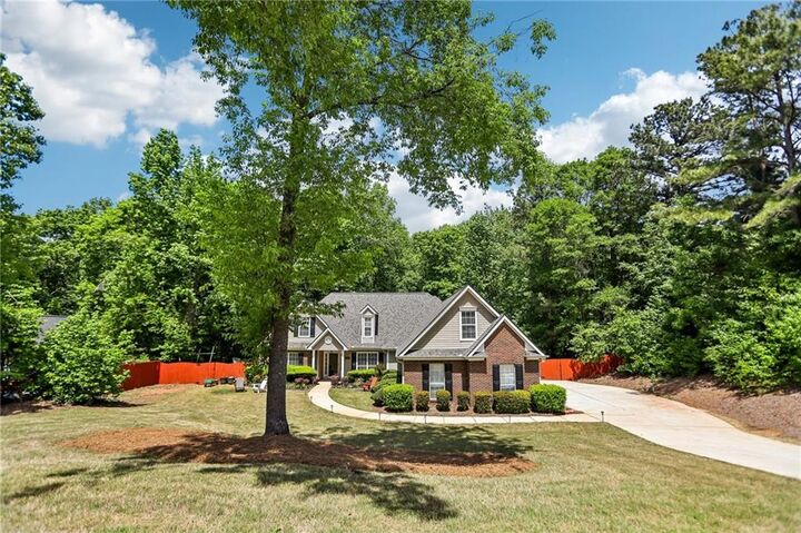 Property Photo:  105 Stratford Circle  GA 30281 