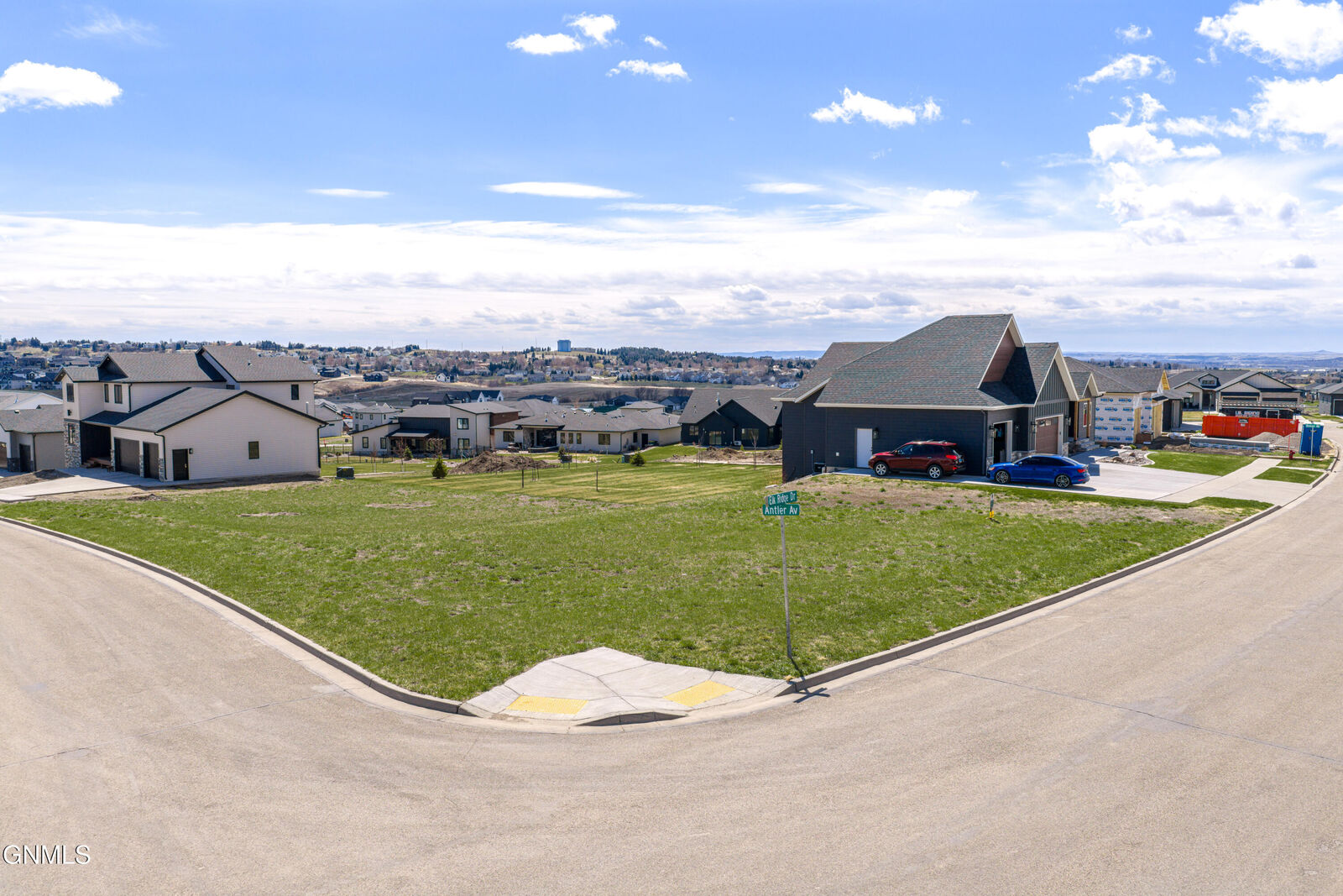 Property Photo:  4407 Elk Ridge Drive  ND 58503 