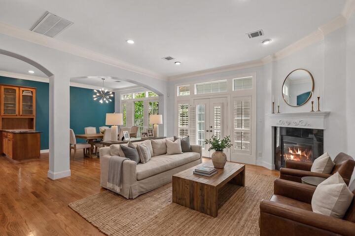 Property Photo:  1007 Crocker Street  TX 77019 
