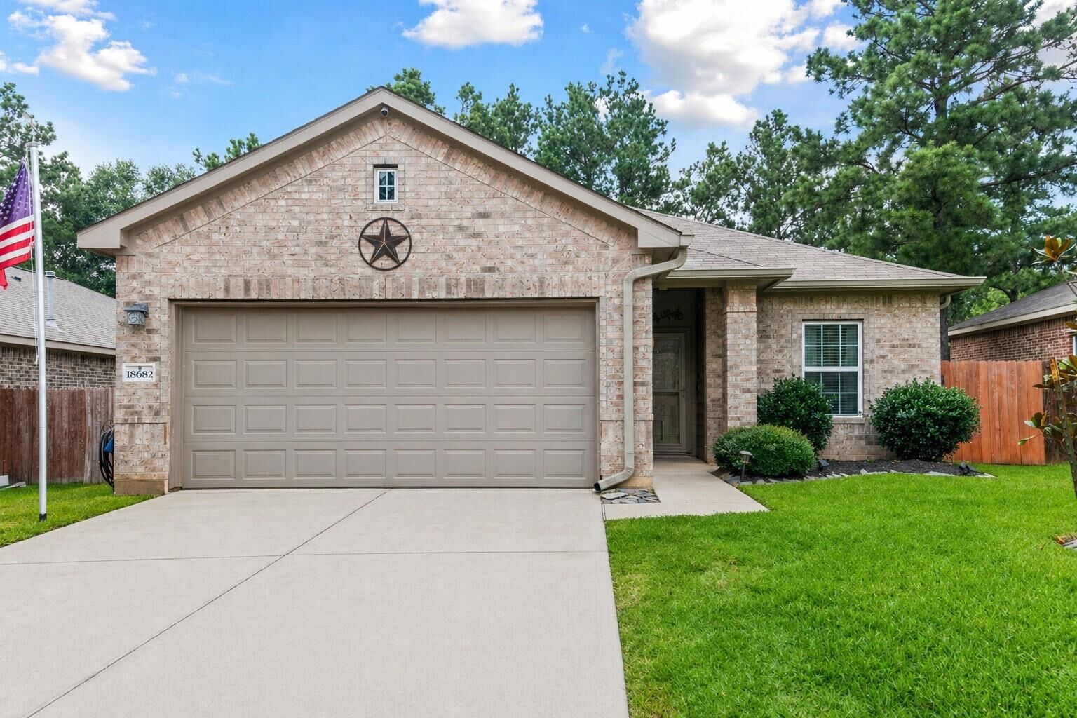 Property Photo:  18682 Legend Oaks Drive  TX 77355 
