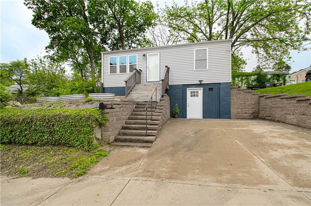 Property Photo:  2519 W 40th Avenue  KS 66103 