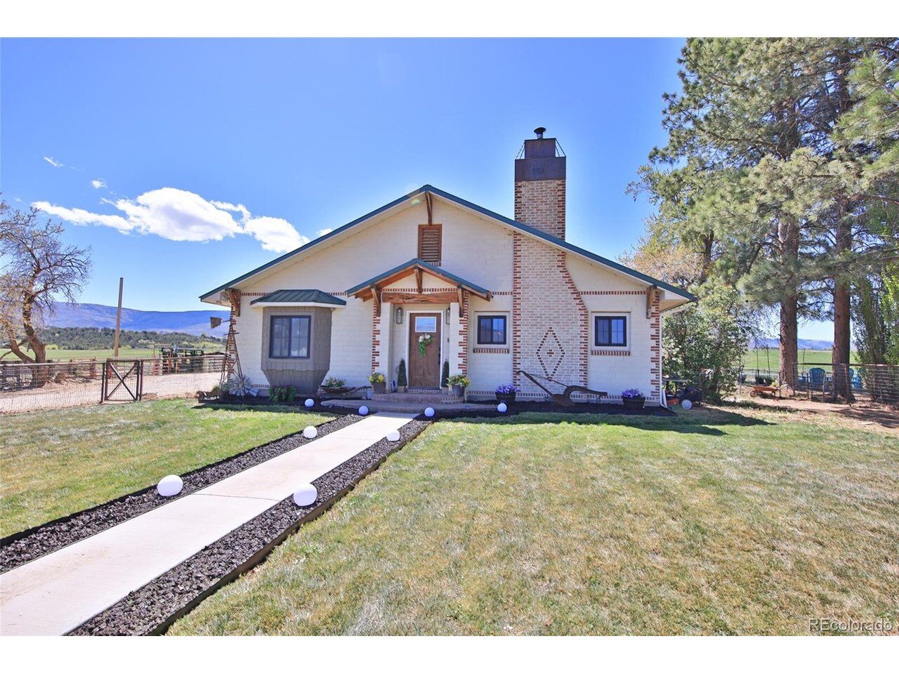 Property Photo:  