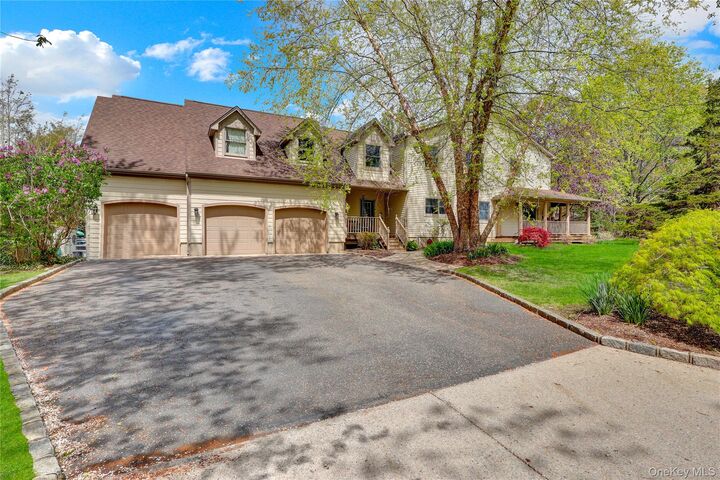 Property Photo:  26 Peachtree Lane  NY 11766 