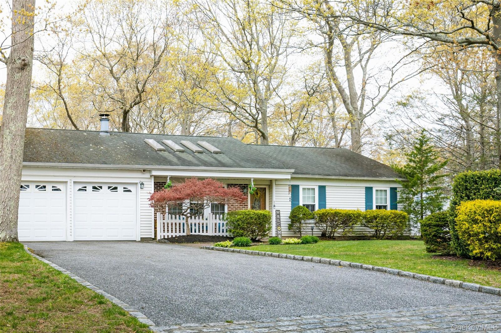 Property Photo:  4 Mount Oak Place  NY 11961 