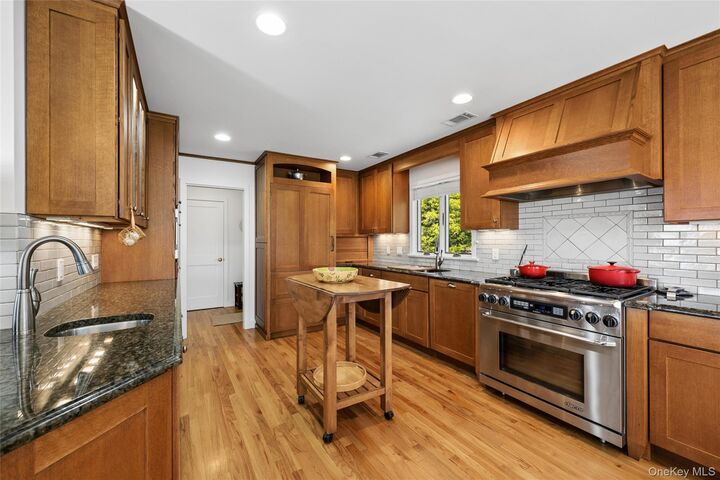 Property Photo:  3 Summit Drive  NY 11933 