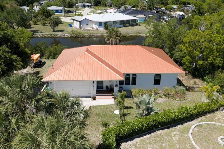 Property Photo:  3000 Banyan Way  FL 33950 