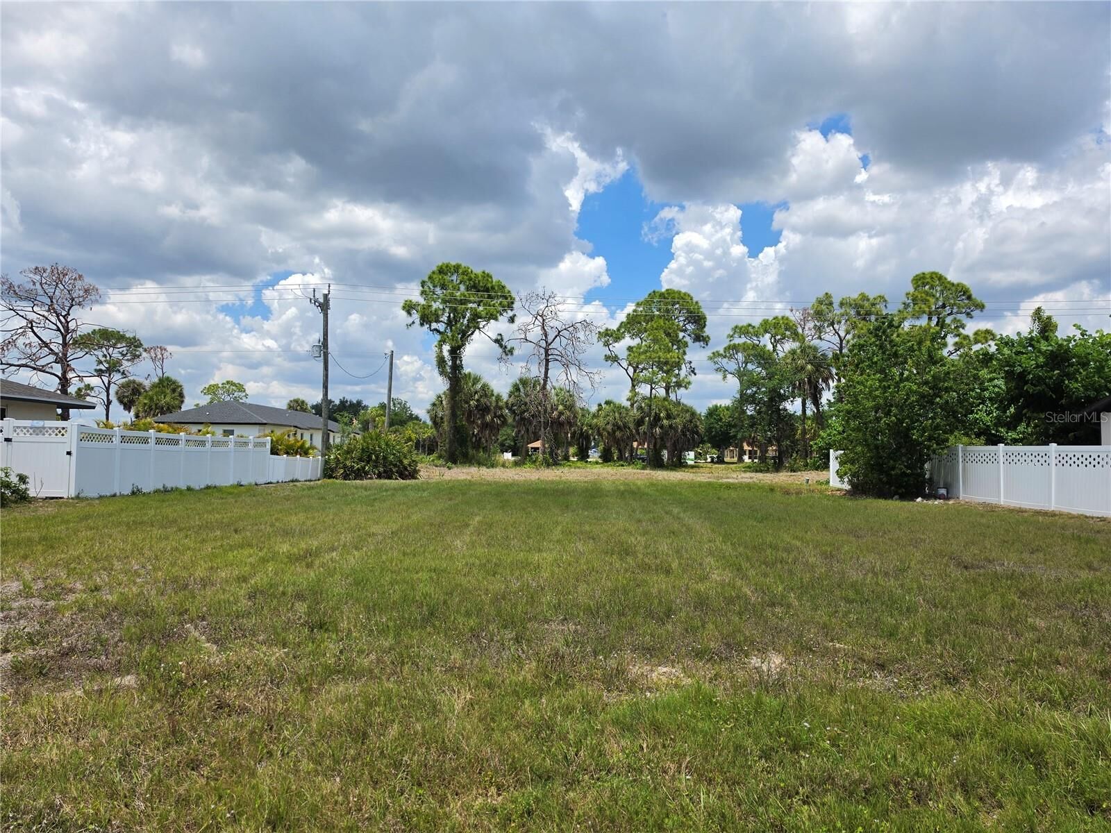 Property Photo:  193 Annapolis Lane  FL 33947 