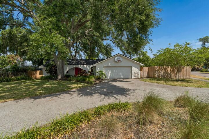 Property Photo: 13338 Lake George Lane FL 33618