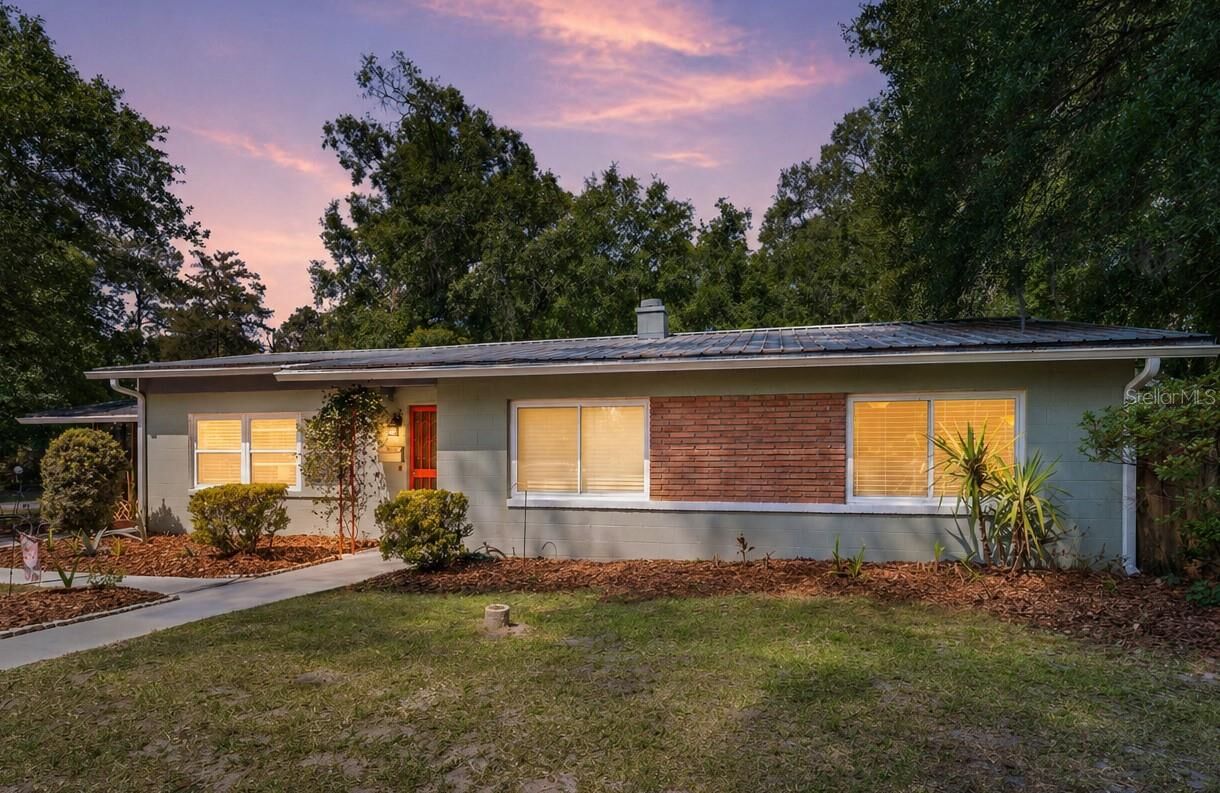 Property Photo:  530 NE 10th Street  FL 32601 