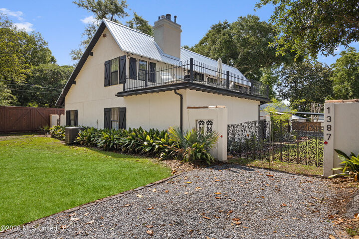 Property Photo:  1387 Father Ryan Avenue  MS 39530 