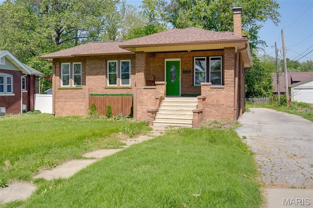 Property Photo:  24 S 95th Street  IL 62223 