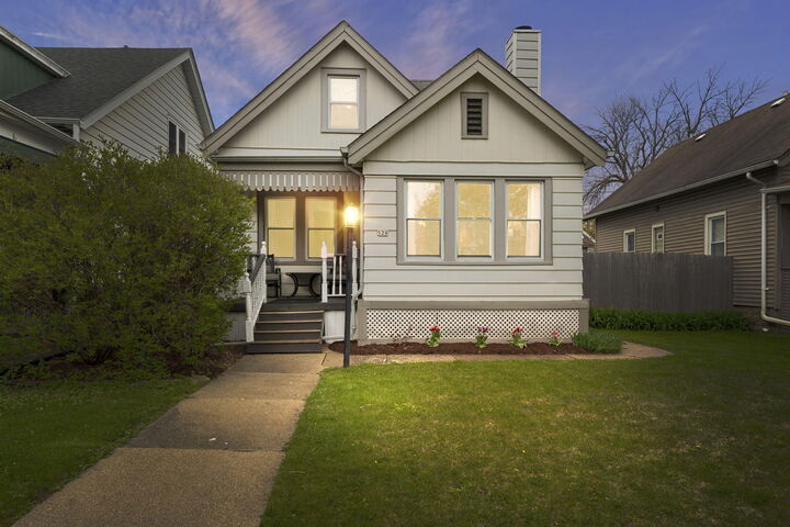 Property Photo:  528 S Oak Park Ct  WI 53214 