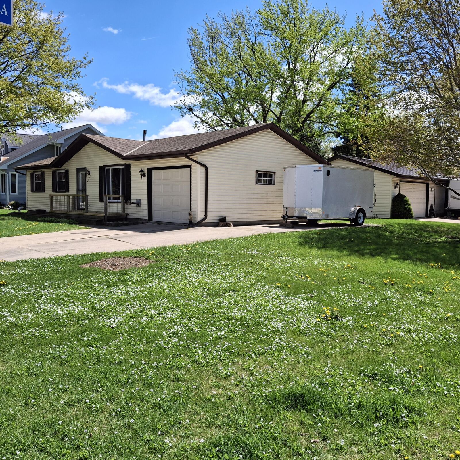 Property Photo:  221 Robert St  WI 53098 