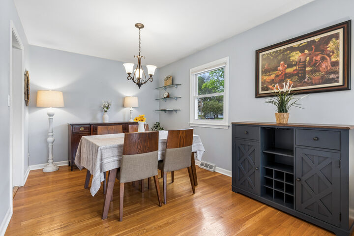 Property Photo:  1105 E Barberry Lane  IL 60056 