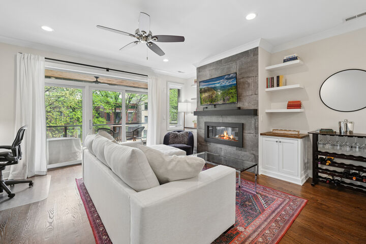 Property Photo:  3614 N Damen Avenue 2  IL 60618 