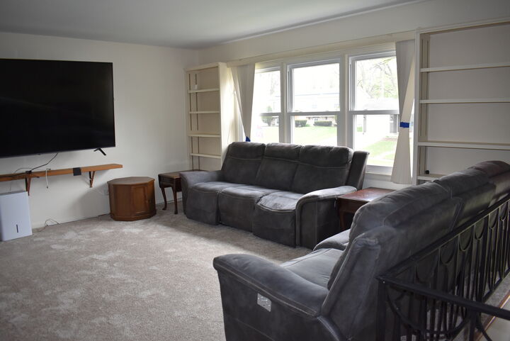 Property Photo:  