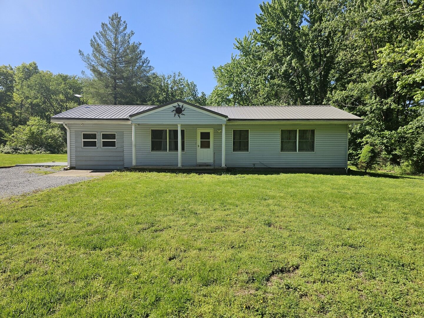 Property Photo:  