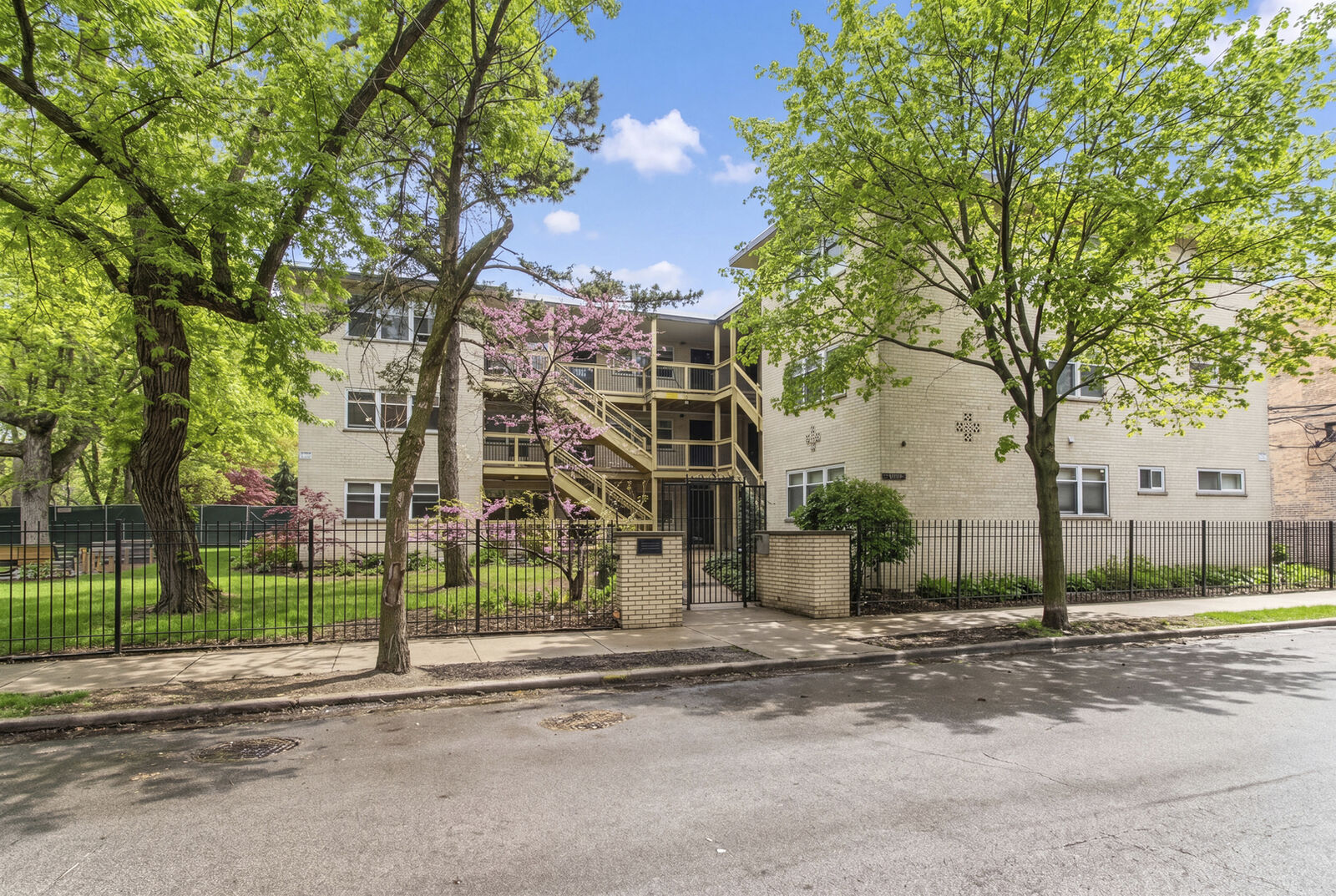 Property Photo:  4258 N Greenview Avenue 3E  IL 60613 