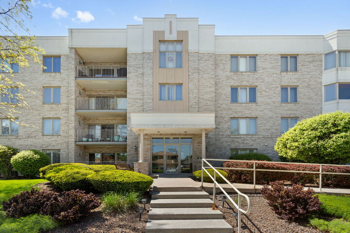 Property Photo:  10720 S Washington Street 205  IL 60453 