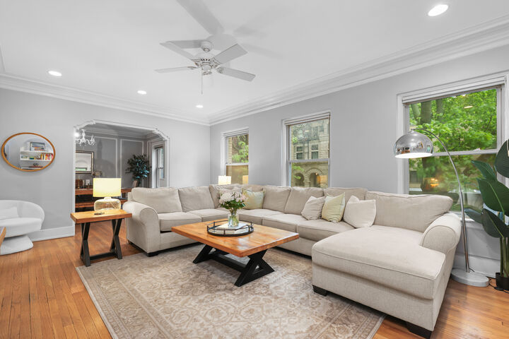 Property Photo:  2730 N Pine Grove Avenue 1N  IL 60614 