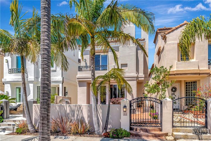 Property Photo:  515 20th Street  CA 92648 