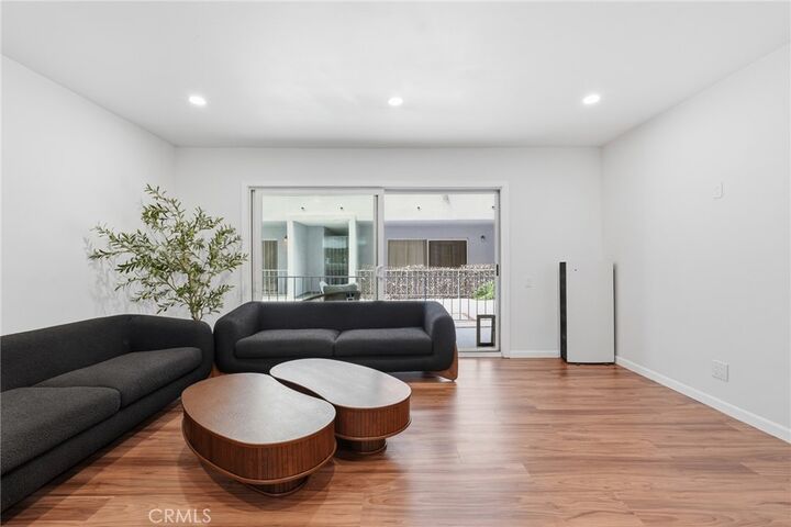 Property Photo:  14414 Addison 17  CA 91423 