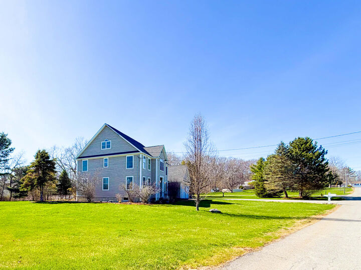 Property Photo:  21 Longmeadow Drive  ME 04401 