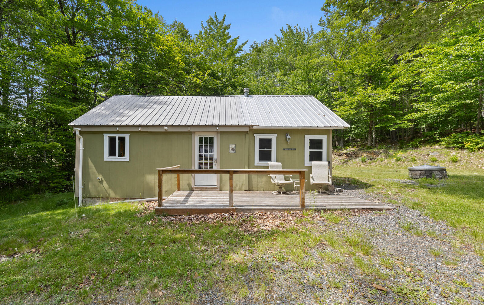 Property Photo:  10 Carpenter Place  ME 04441 