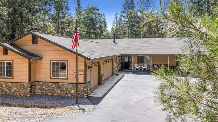 Property Photo: 6152 Hillcrest Court CA 95631