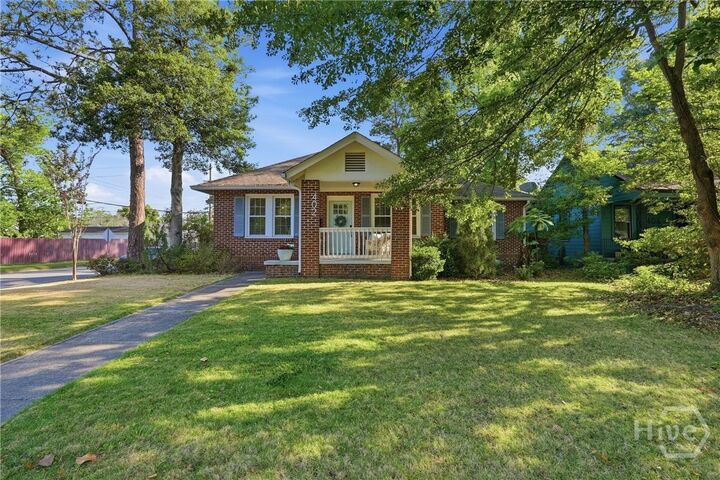 Property Photo: 402 E 56th Street GA 31405