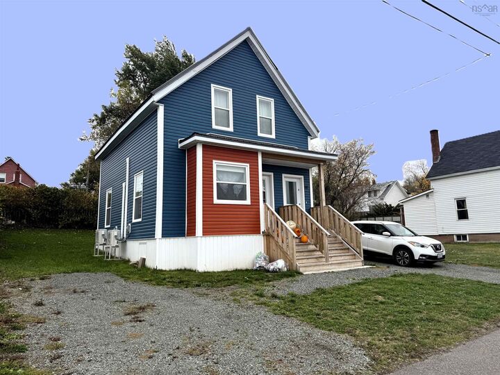10 Pioneer Street — photo 1
