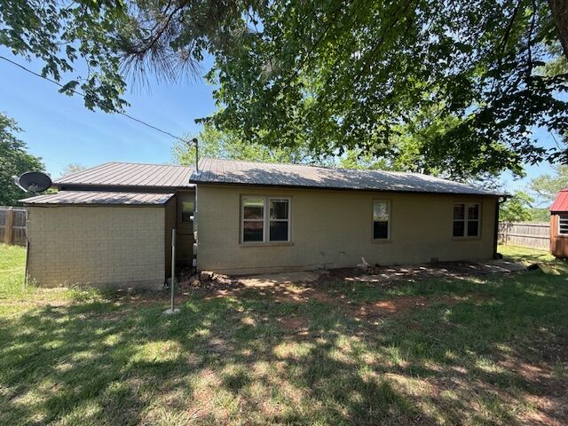 Property Photo:  707 S Parrott Drive  AR 72740 