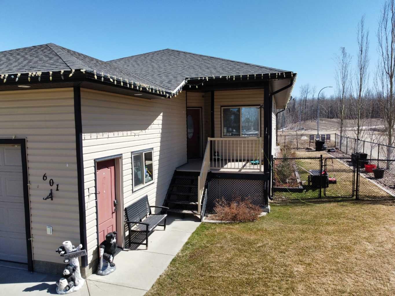 Property Photo: 601 3 Street AB T0H 1P0