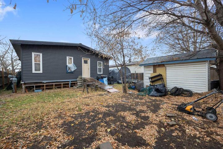 Property Photo:  232 Greenwich Lane  AB T9H 3Z3 