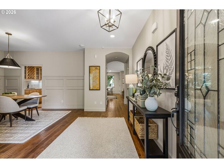 Property Photo:  1082 Meek Way  OR 97068 