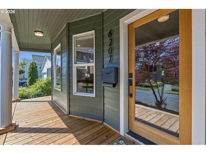 Property Photo: 6207 NE 12th Ave OR 97211