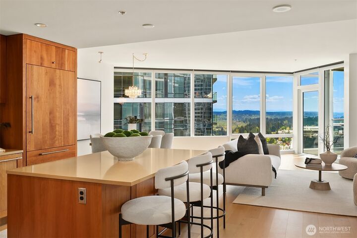 Property Photo:  500  106th Avenue NE 3211  WA 98004 