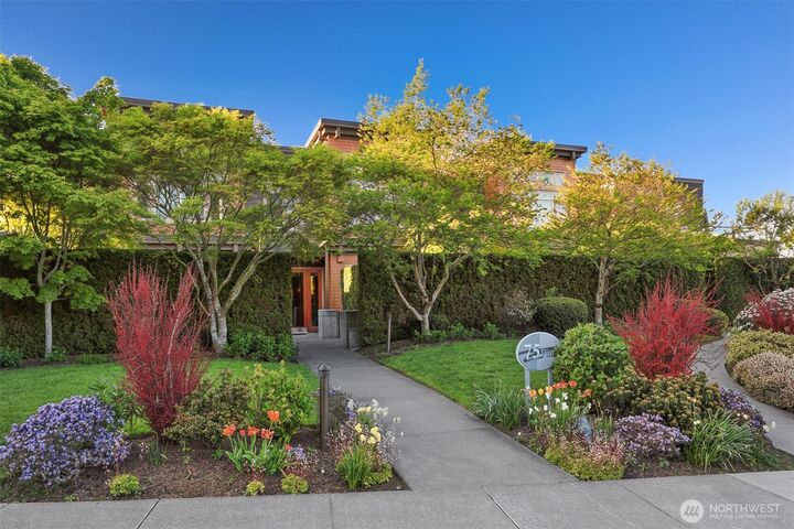 Property Photo:  75  Pine Street 212  WA 98020 