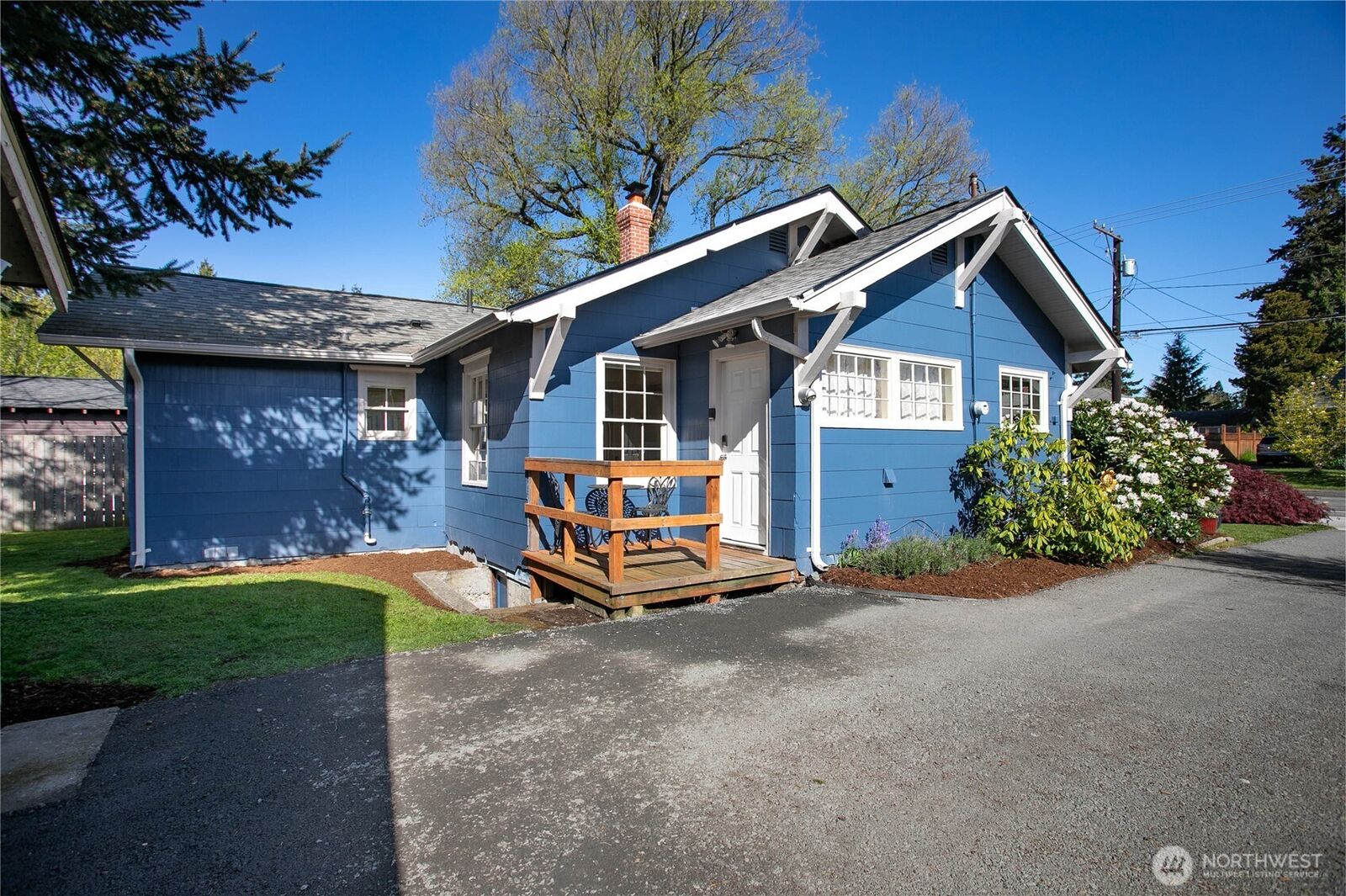 Property Photo:  1305 W Illinois Street  WA 98225 