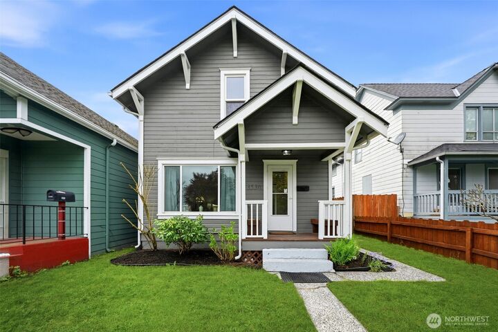 Property Photo:  3530  Lombard Avenue  WA 98201 