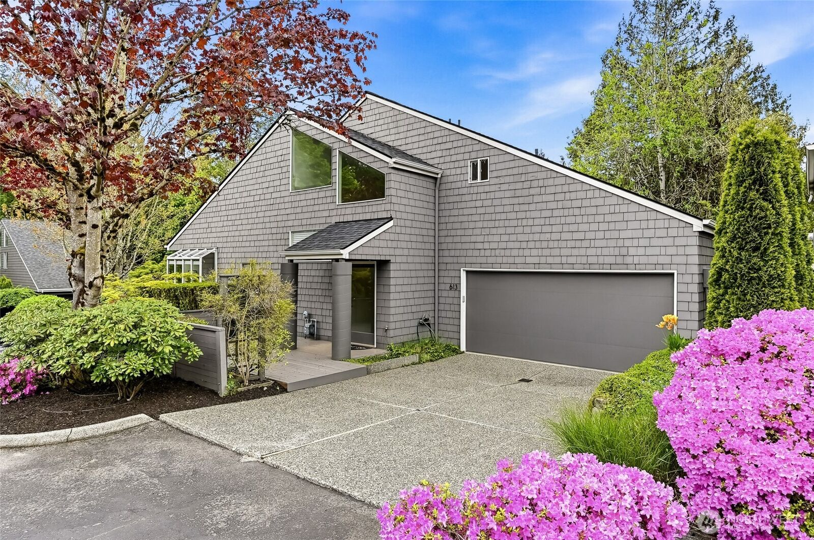 Property Photo:  613  Bellevue Way SE  WA 98004 
