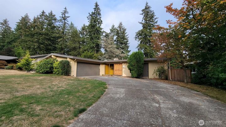 Property Photo:  820  172nd Avenue NE  WA 98008 