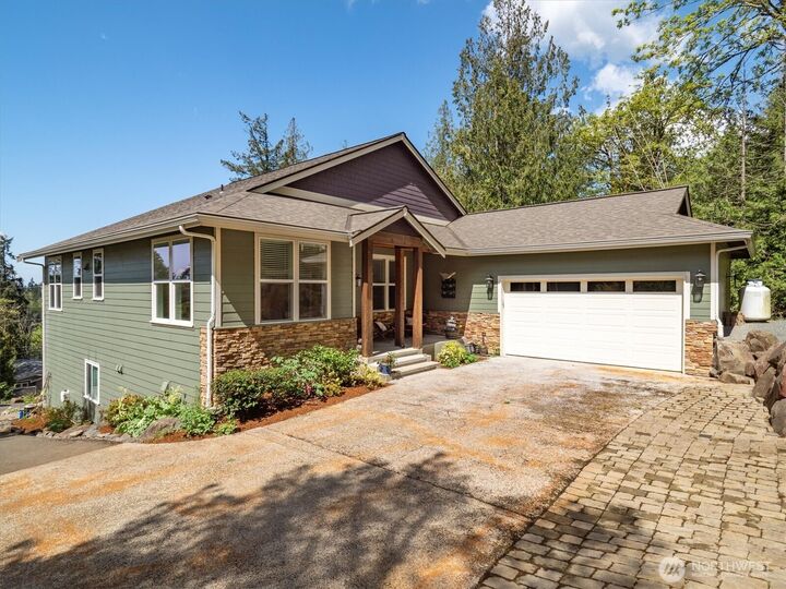 Property Photo:  17722 E Lake Desire Drive SE  WA 98058 